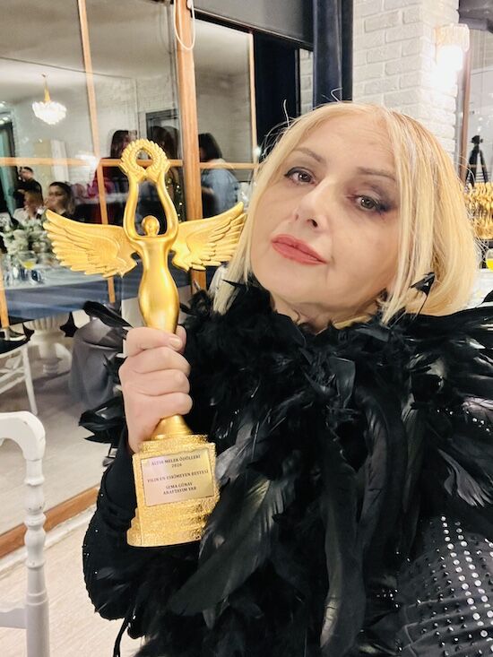 Sema Günay’a 'Araftayım Yar' Ile Ödül