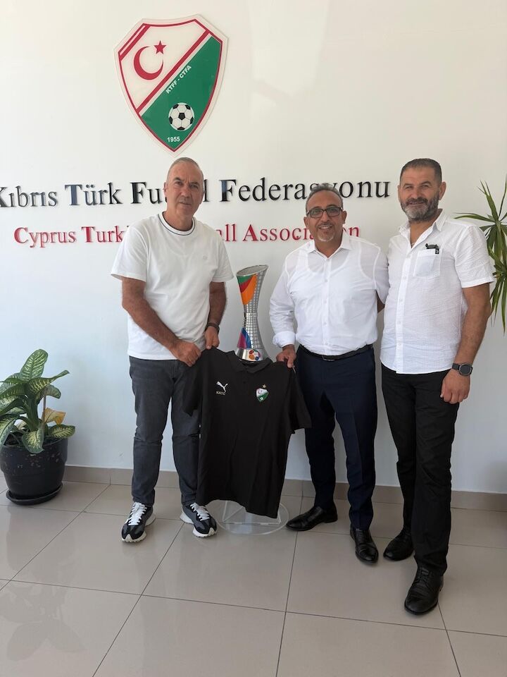 İngiltere Türk Toplumu Futbol Federasyonu'ndan Kıbrıs Türk Futbol Federasyonu'na Anlamlı Ziyaret