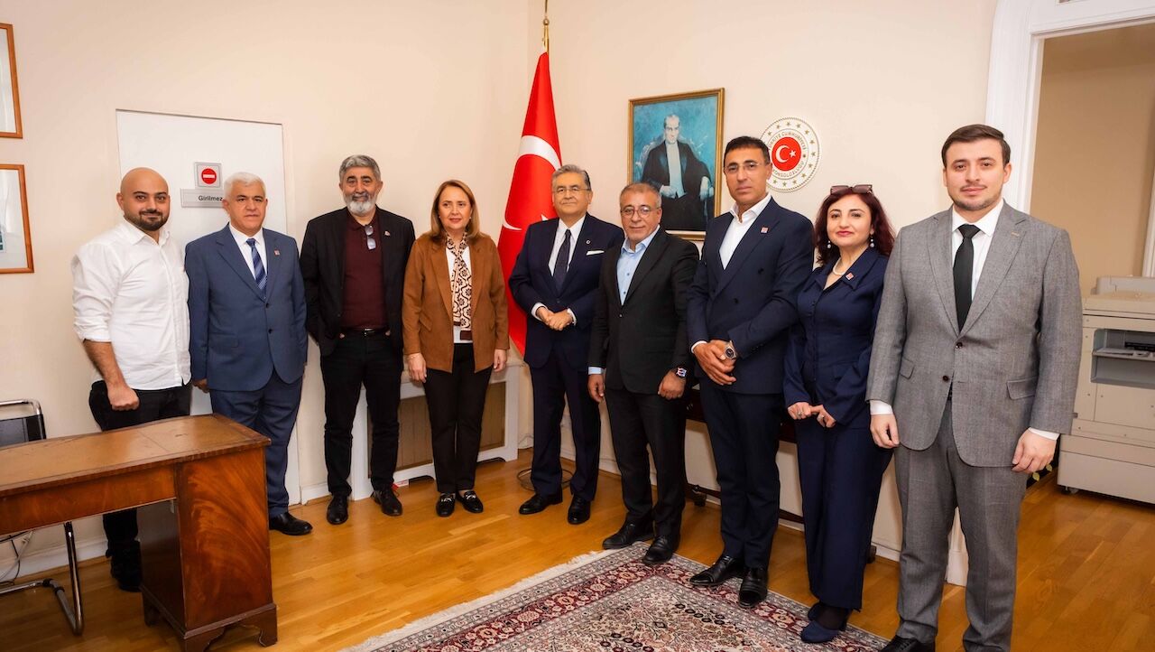 Chp'li Semra Dinçer Londra'da İngiltere Birliği Ile Buluştu 5