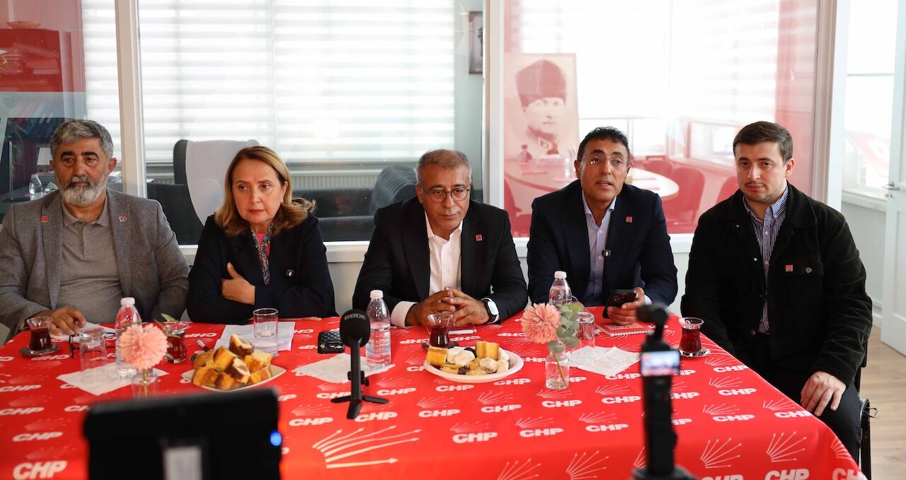 Chp'li Semra Dinçer Londra'da İngiltere Birliği Ile Buluştu