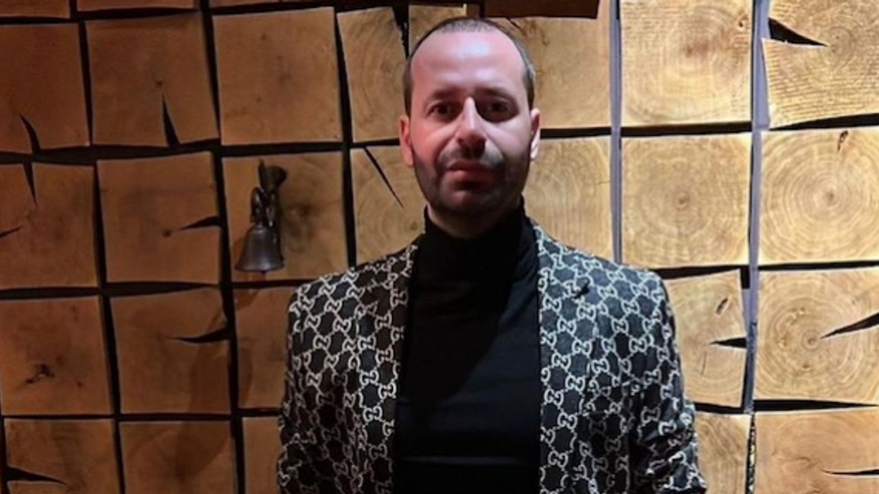 Akan Oza, Londra Piccadilly'de sevdikleriyle beraber doğumgününü kutladı