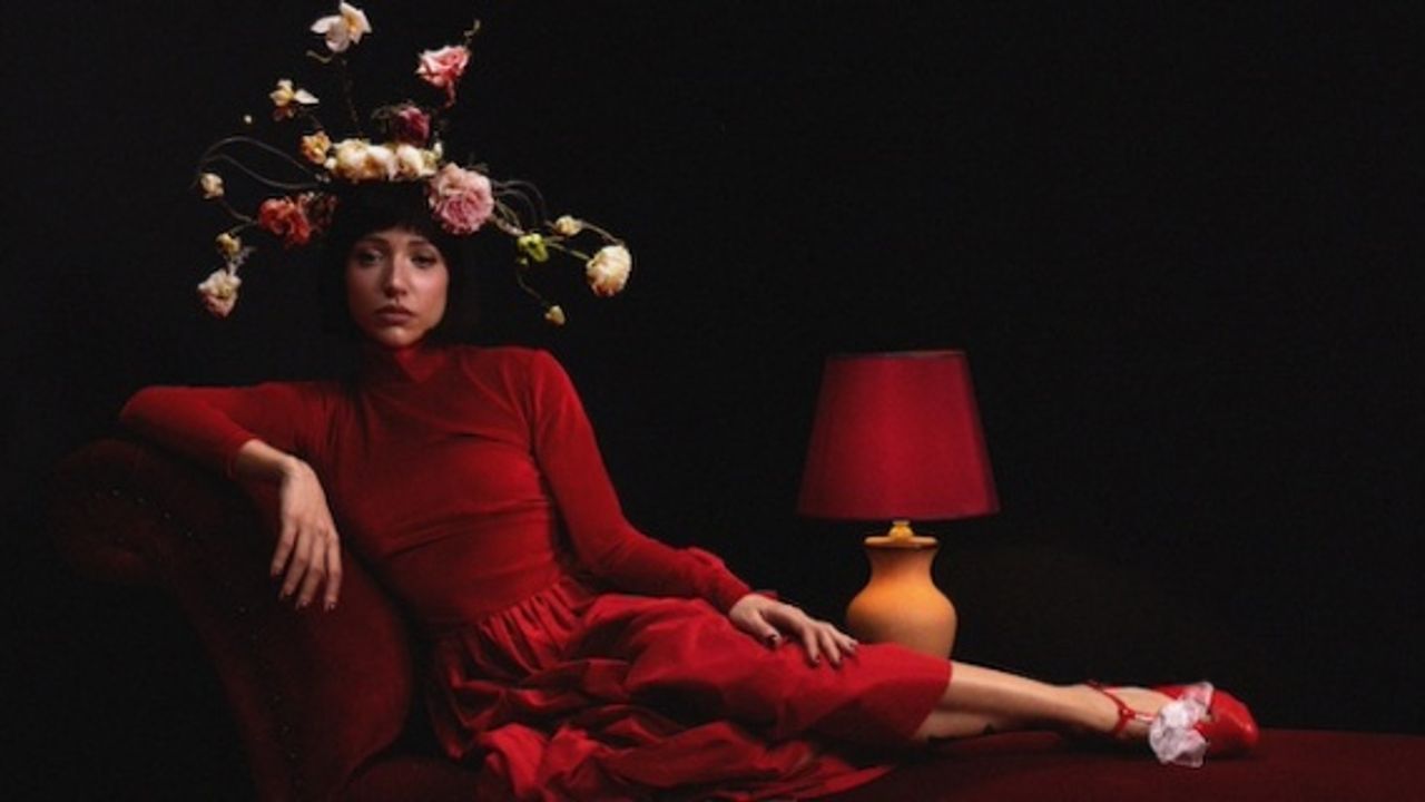 Zeynep Bastık'ın Lan şarkısı kısa sürede milyonlarca müziksevere ulaşmayı başardı