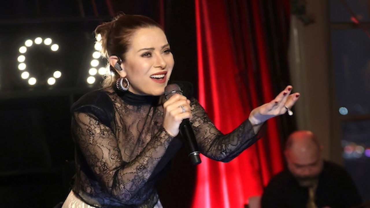 Zuhal Olcay'ı izleyenler arasında Halil Ergün de vardı