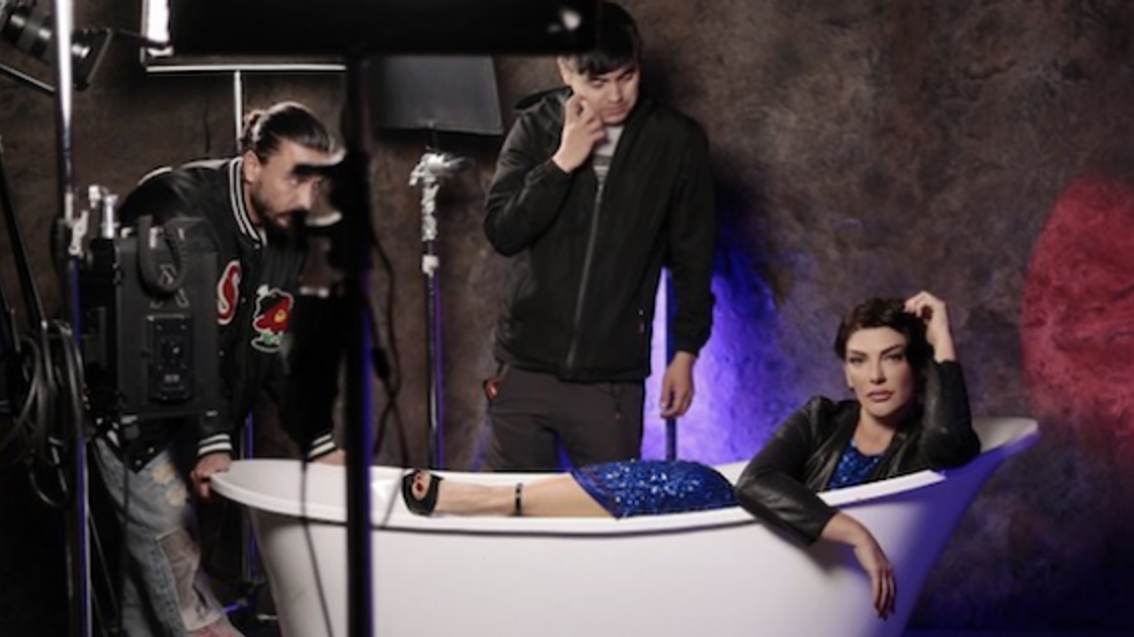 Yarım asırlık ‘Yalnızlar Rıhtımı’ Aslızen tarafından tekrar yorumlandı