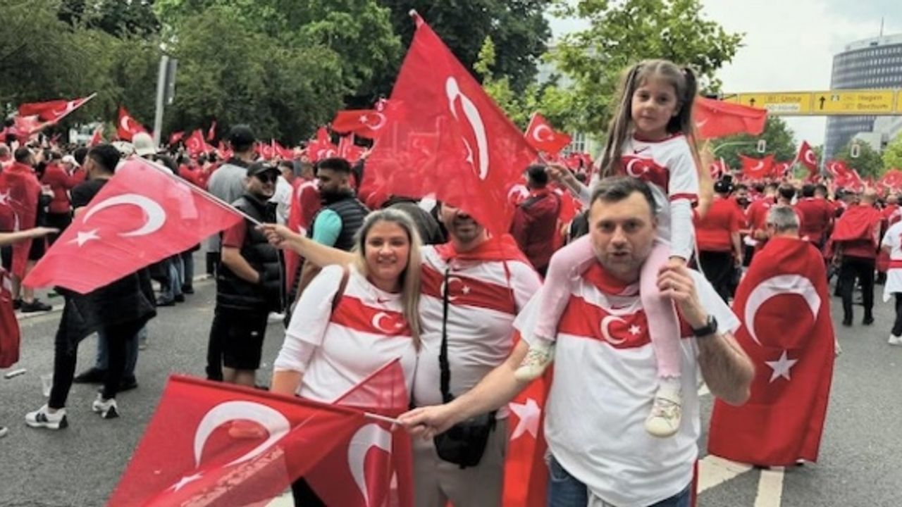 Almanya Euro 2024'ün gerçek ev sahibi Türk taraftarlar dünya basınının ilgisini çekti
