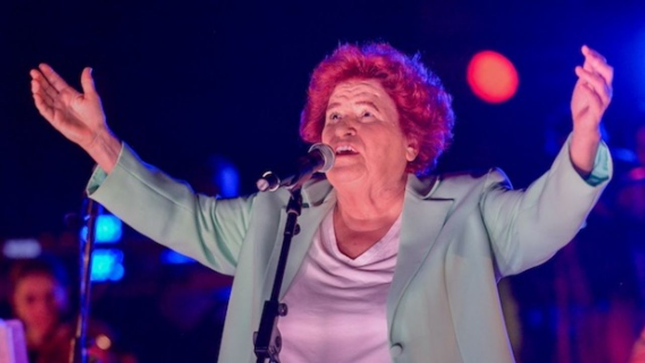 Selda Bağcan, İzmir Selçuk'ta yer alan Efes Antik Tiyatro’da sahne aldı