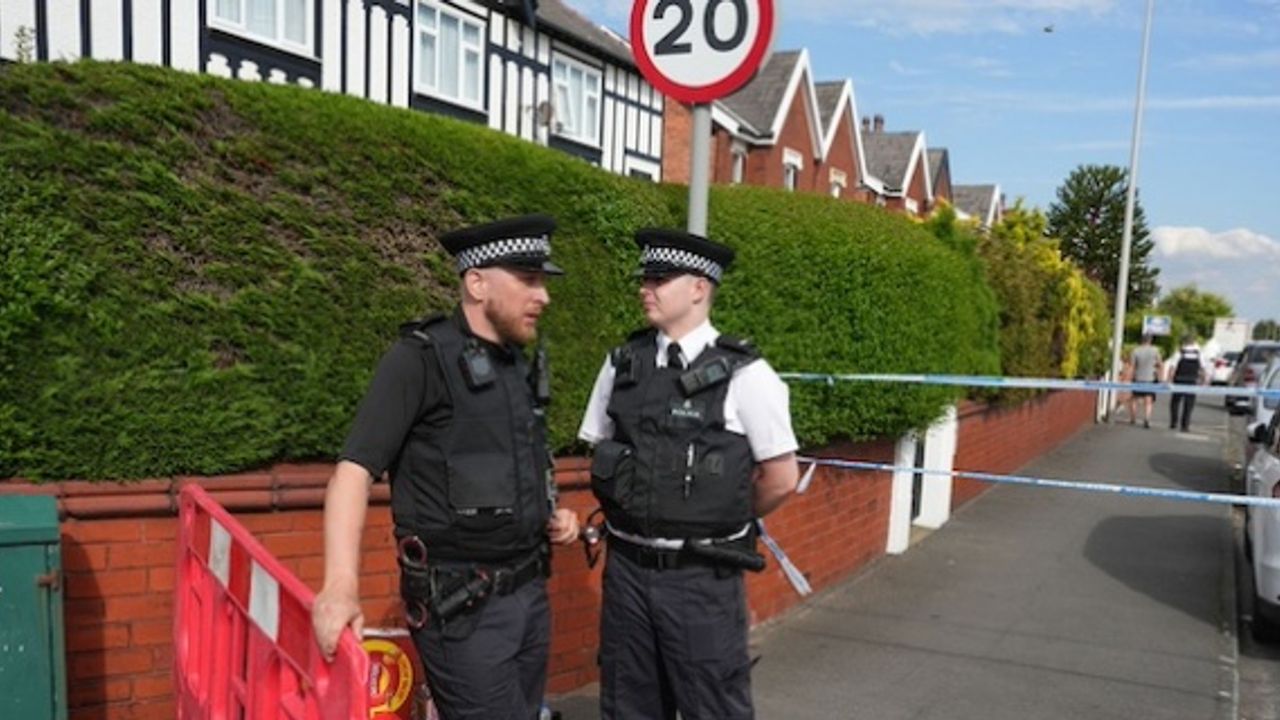 Southport'ta bıçaklı saldırıda 2 çocuk öldü, 9'u çocuk 11 kişi yaralandı