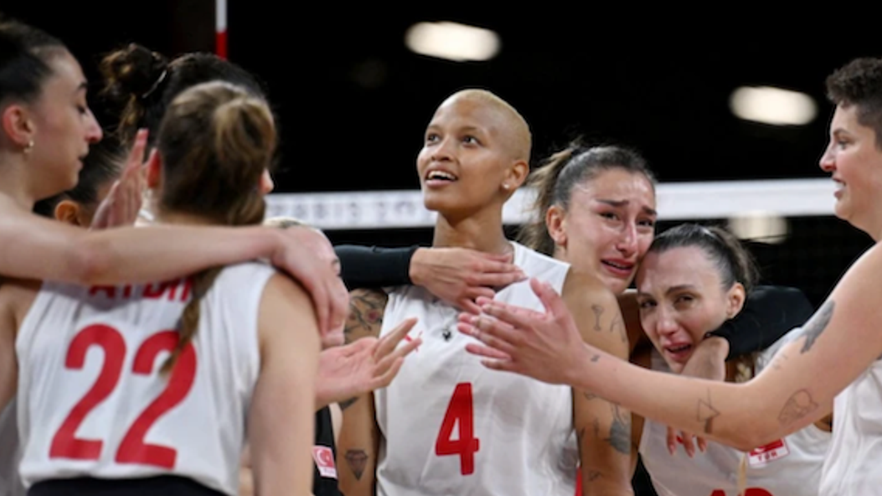 Atatürk'ün, Cumhuriyetin kızları Paris Olimpiyatlarında yarı finalde