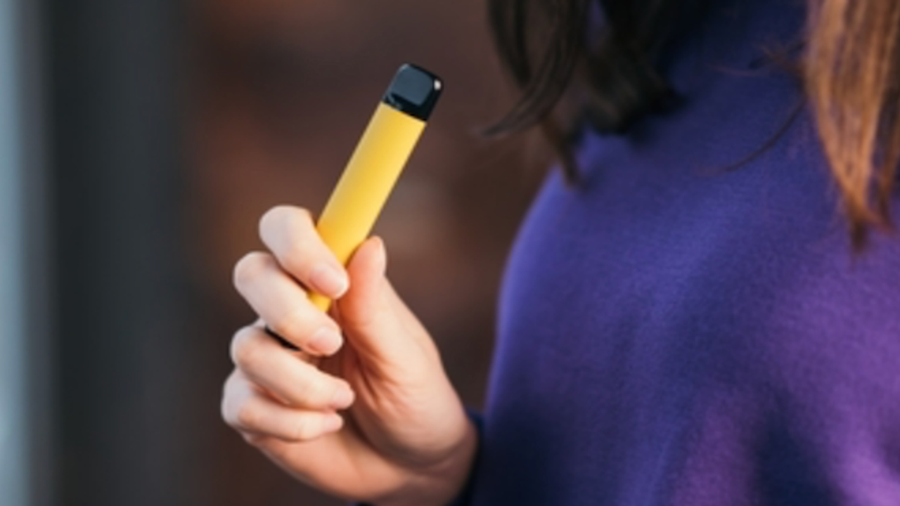 Çocukları elektronik sigaralardan koruyun! İngiltere'den çağrı