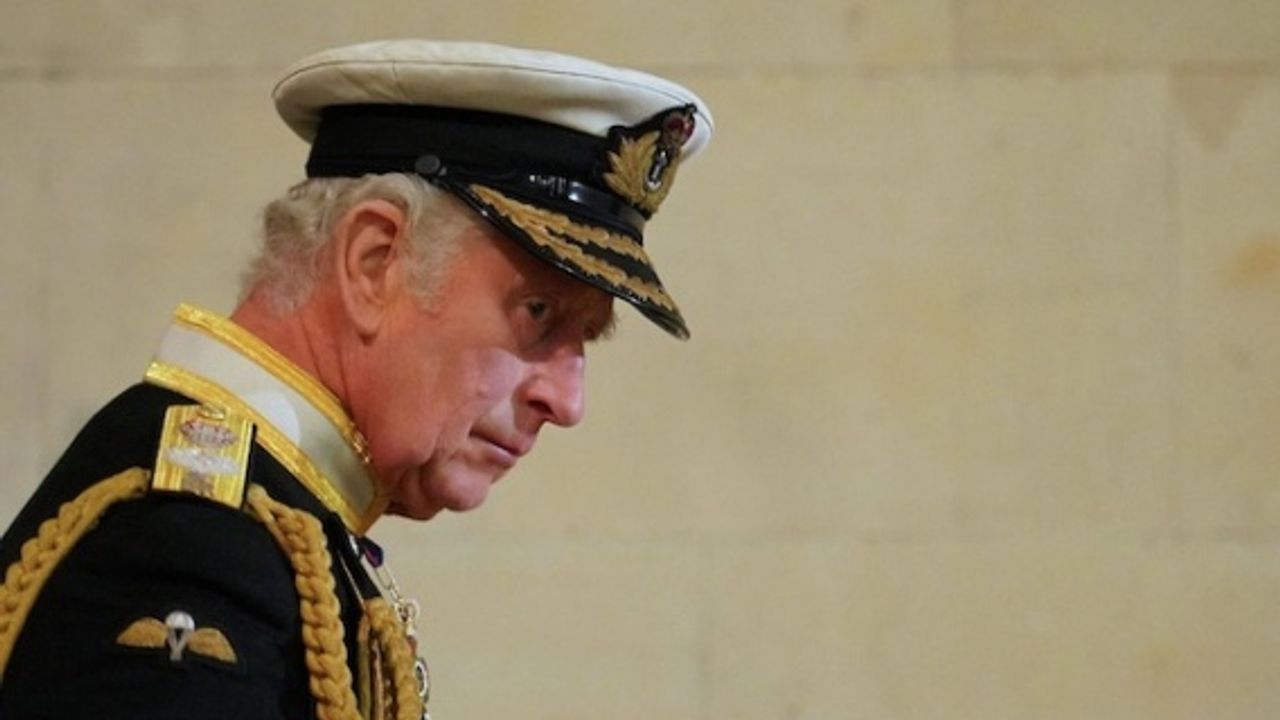 Köleliğin halen acı veren etkilerinin sürdüğünü İngiltere Kralı 3. Charles belirtti