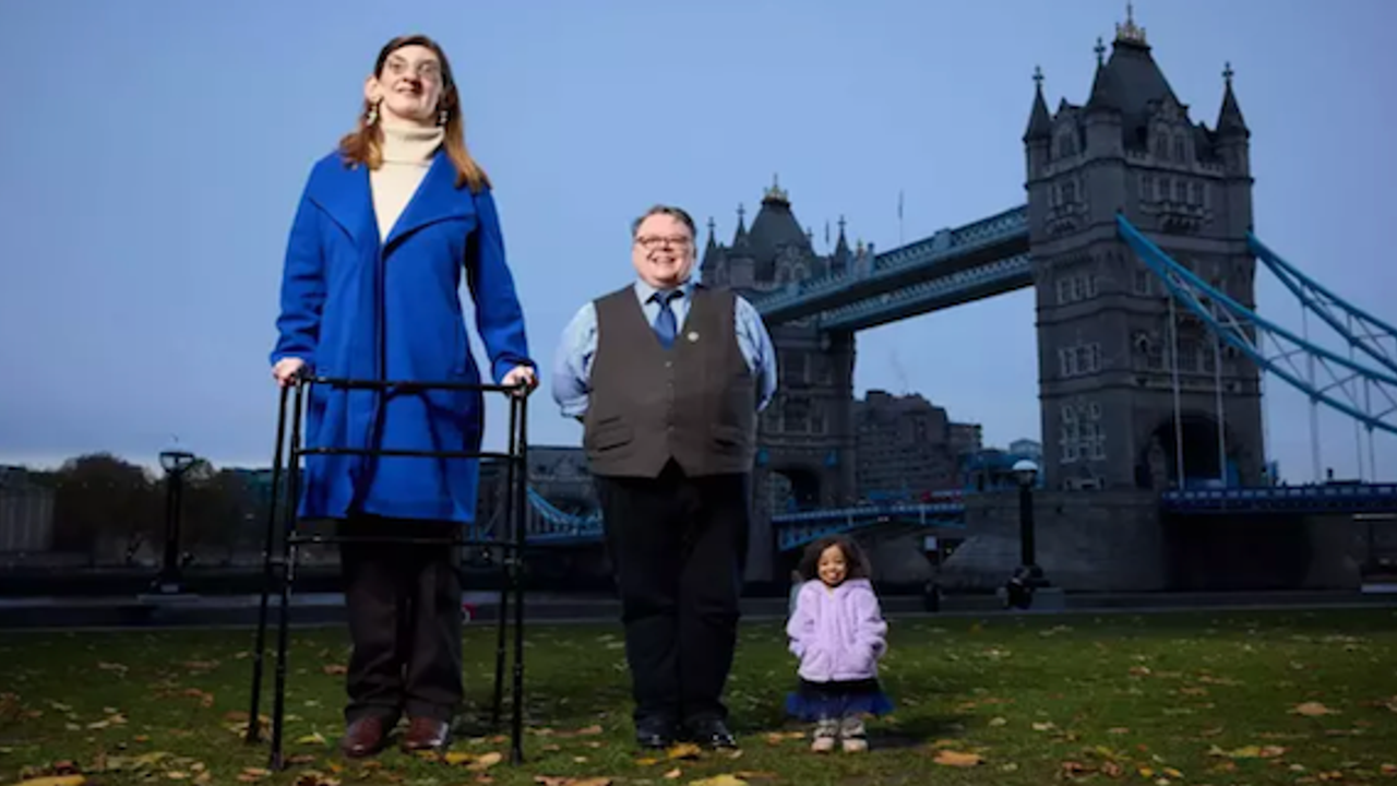 İngiltere’nin başkenti Londra’da Dünyanın en uzun ve en kısa kadını buluştu