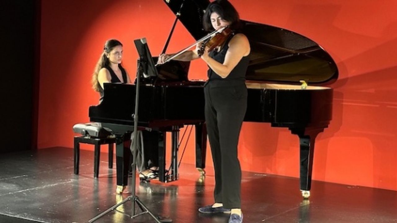 Duo Ekeş’in Türkiye’deki yeni yıl konserleri serisi sona erdi