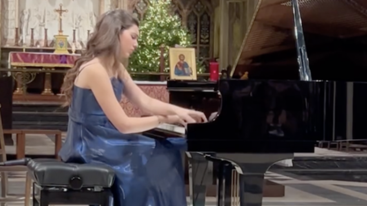 Londra Türkan Saylan konserinde İlyun Bürkev ve Emre Engin büyüledi