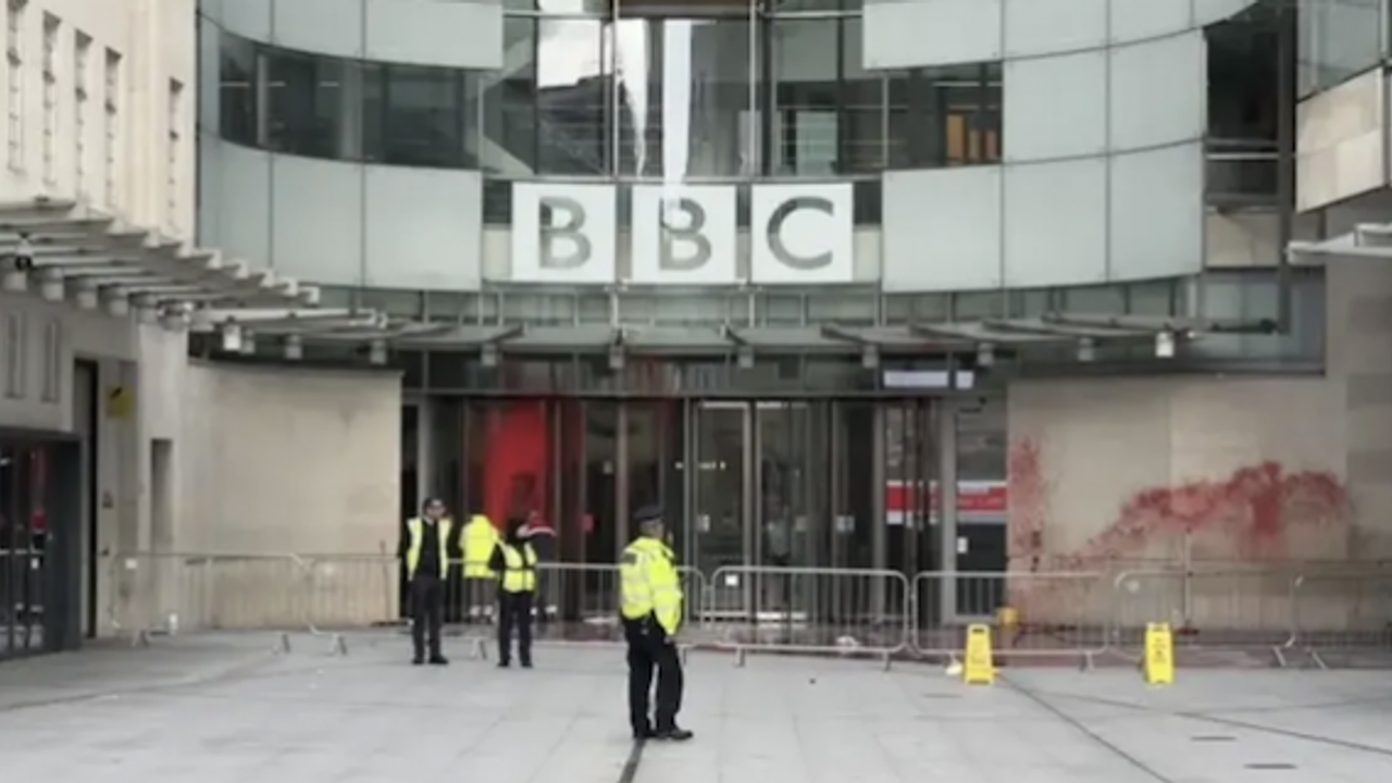 Londra Metropolitan Polisi, BBC'nin binası önünde toplanmayı engelledi