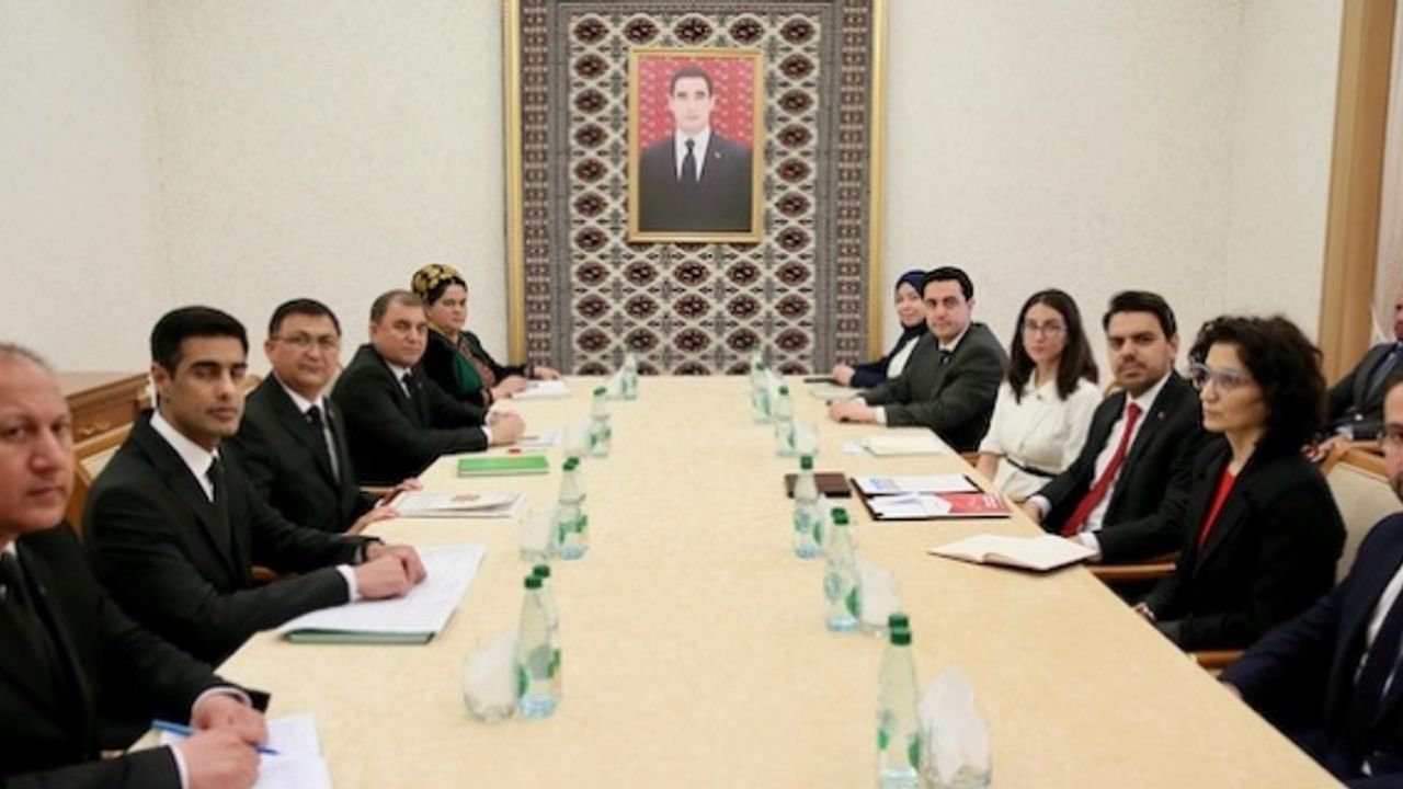 Kardeşlik köklerden güç alır, Türkiye Bursları ile dünyaya yayılır