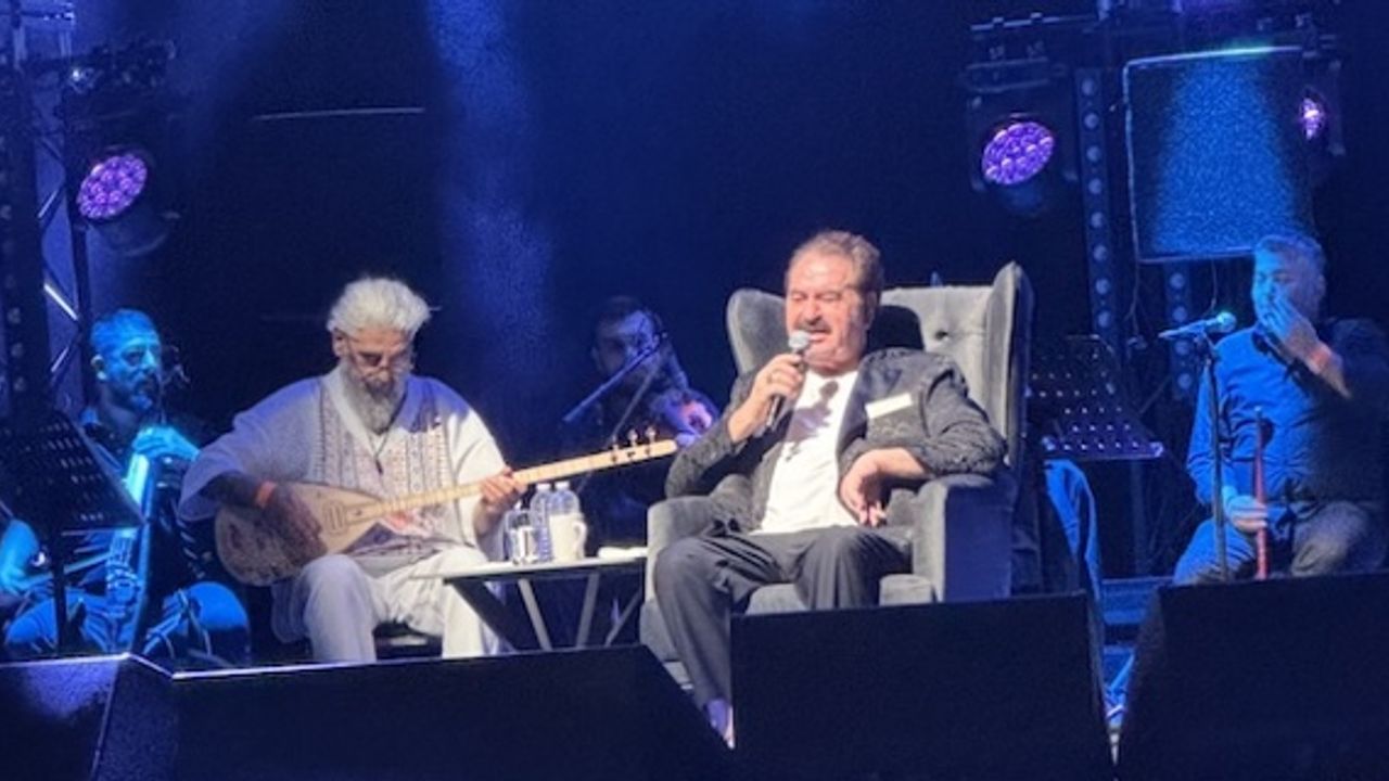 İbrahim Tatlıses Londra konserinde hayranlarıyla buluştu