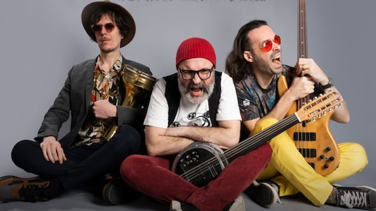 Yasak Helva, Kasım ayında İngiltere’nin dört farklı mekânında sahne alacak.