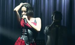 Zeynep Bastık İzmirlilere unutulmaz bir gece yaşattı