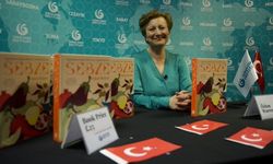 Türk mutfak uzmanı Özlem Warren'in yeni yemek kitabı, SEBZE Londra'da tanıtıldı