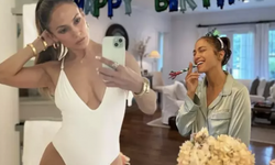 55 yaşına giren Jennifer Lopez'den cesur poz
