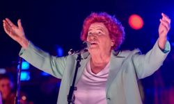 Selda Bağcan, İzmir Selçuk'ta yer alan Efes Antik Tiyatro’da sahne aldı