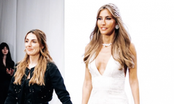 Londra Moda Haftası’nda 46 yaşındaki manken Çağla Şıkel yürüdü