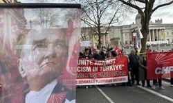 Yedi bin Londralı Ekrem İmamoğlu için İngiltere Başbakanlık Binasına yürüdü