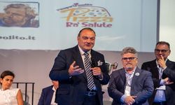 Dündar Keşaplı'ya Napoli'de düzenlenen törende Fioravante Polito Vakfı'ndan prestijli ödül