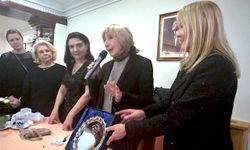 Britanya Türk Kadınları ünlü yazar Ayşe Kulin’i ağırladı