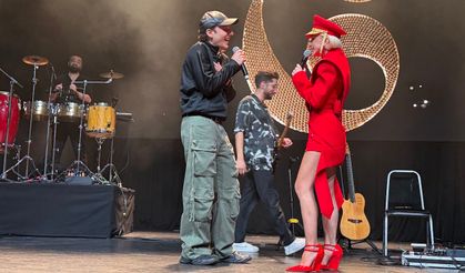 Gülşen Londra konserinde hitleriyle sahneyi ateşledi