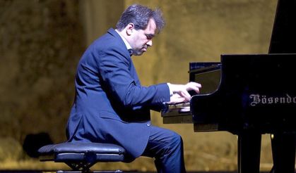 Fransız Piyanist Nicolas Bringuier Gümüşlük’te Büyüledi