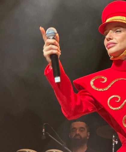 Gülşen Londra konserinde hitleriyle sahneyi ateşledi