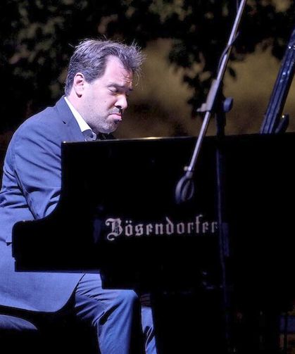 Fransız Piyanist Nicolas Bringuier Gümüşlük’te Büyüledi