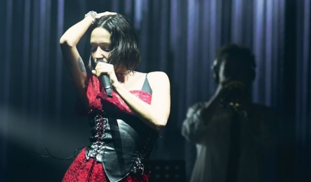 Zeynep Bastık İzmirlilere unutulmaz bir gece yaşattı