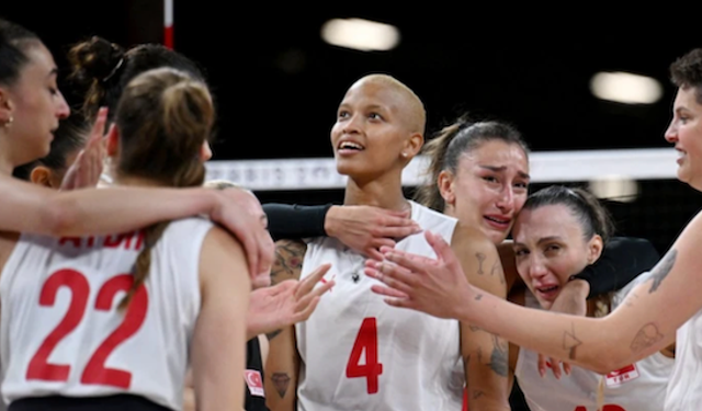 Atatürk'ün, Cumhuriyetin kızları Paris Olimpiyatlarında yarı finalde