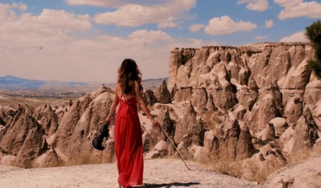 Canan Anderson’dan Kapadokya’nın büyüleyici atmosferinde göz alıcı klip