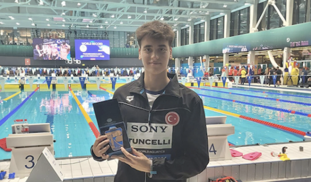 Türk Milli yüzücü 17 yaşındaki Kuzey Tunçelli dünya üçüncüsü oldu