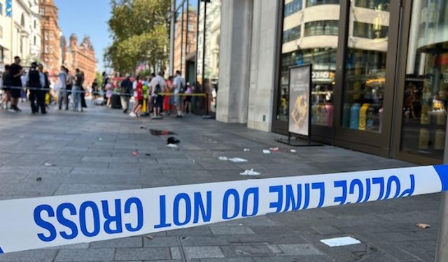 Londra'nın güneyindeki gelen bıçaklama olayında dört kişinin yaralandı