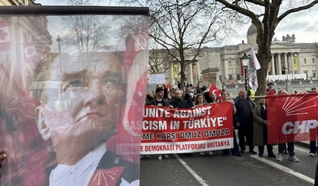 Yedi bin Londralı Ekrem İmamoğlu için İngiltere Başbakanlık Binasına yürüdü