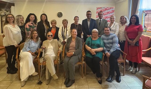 İngiltere Kadın Platformu, tanınmış yazar Nermin Bezmen’i ağırladı