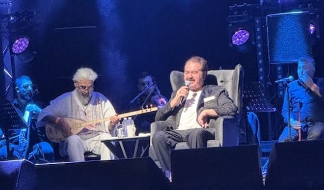İbrahim Tatlıses Londra konserinde hayranlarıyla buluştu
