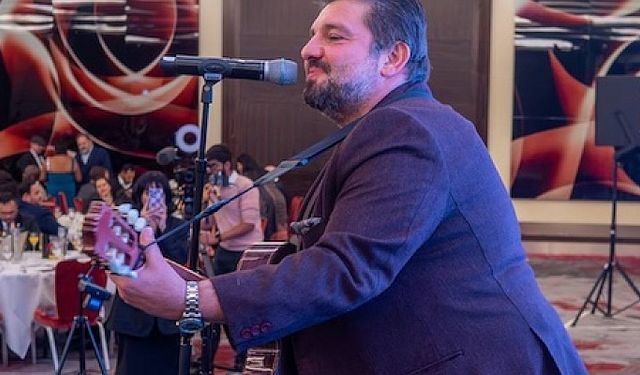 LONDRA’DA MUHTEŞEM GALADA MUSTAFA AKAY RÜZGARI