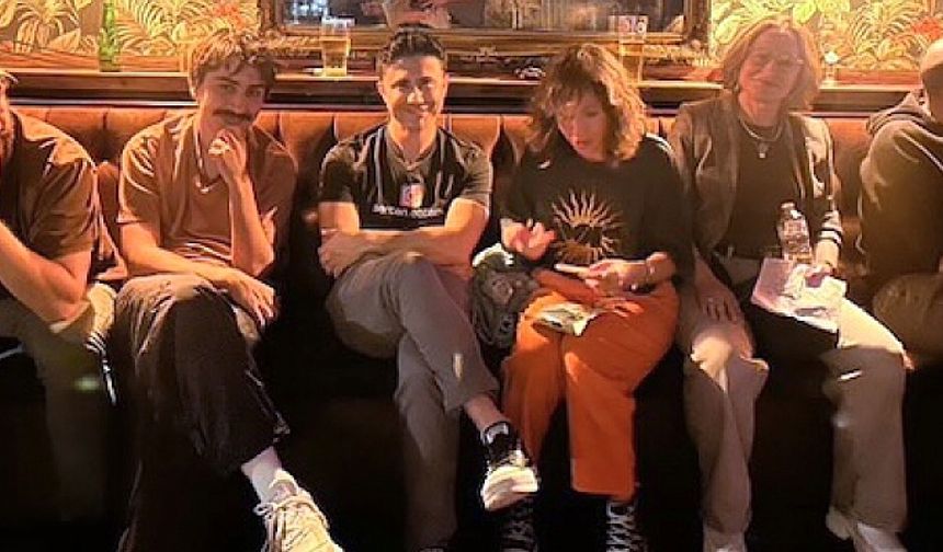 Laugholution Komedi Kulübü’nden Türkçe Açık Mikrofon Gecesi