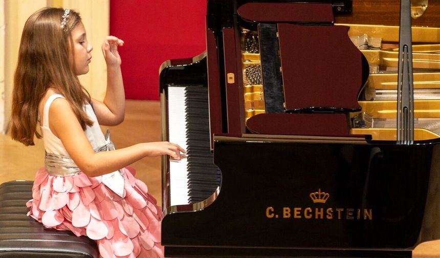 Viyana’da Türk Piyanistin Gurur Gecesi: Irmak Ödemiş Finale Kaldı, Gümüş Madalya Kazandı